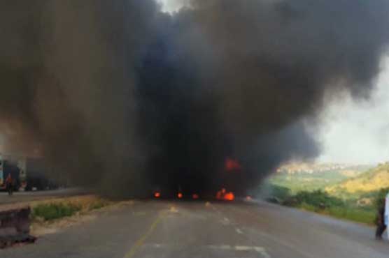 کراچی: سُپر ہائی وے پر ٹریفک حادثہ، 3 افراد جاں بحق