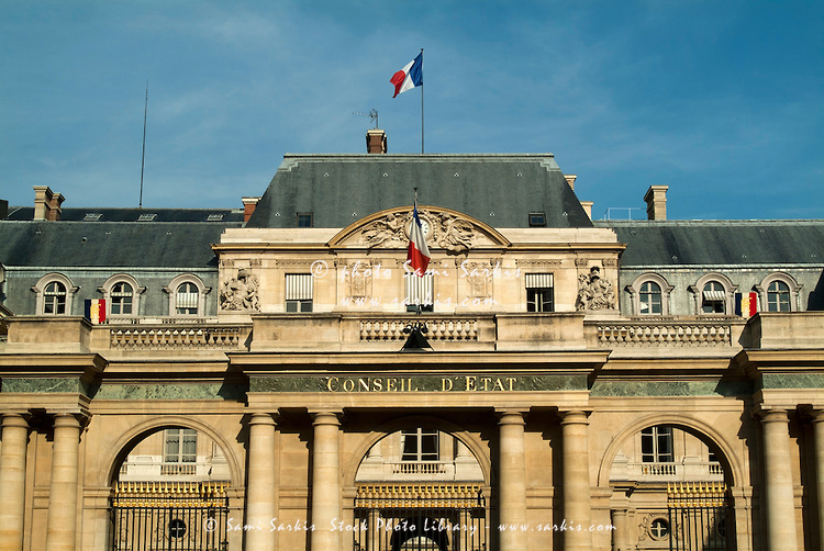 پیرس: فرنچ حکومت نے بنیاد پرستوں کو ڈی پورٹ کرنے کا فیصلہ کر لیا