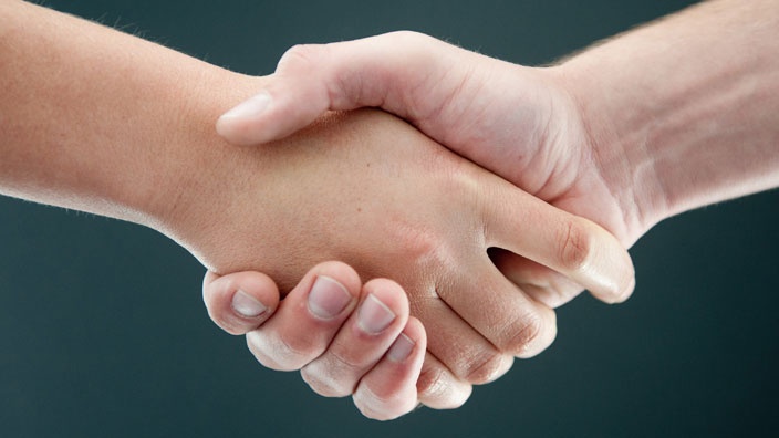 دنیا بھر میں آداب و تسلیمات کے انداز جدا جدا ہیں