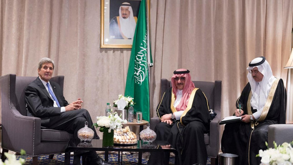 سعودی ولی عہد کی جان کیری سے علاقائی مسائل، دو طرفہ تعاون پر بات چیت