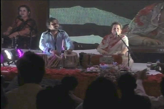 پشاور : غزل نائٹ کا میلہ منی بیگم نے لوٹ لیا