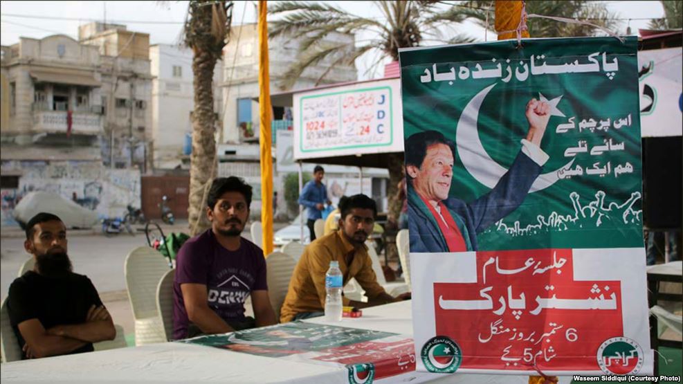 عمران خان ضمنی انتخاب کا معرکہ سر کرنے کراچی پہنچ گئے