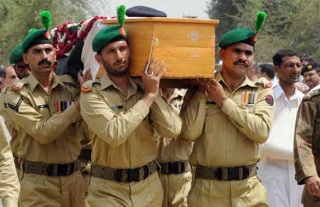 محب وطن فوجی جوان ملک کی خاطر جان کی قربانیاں دے رہے ہیں