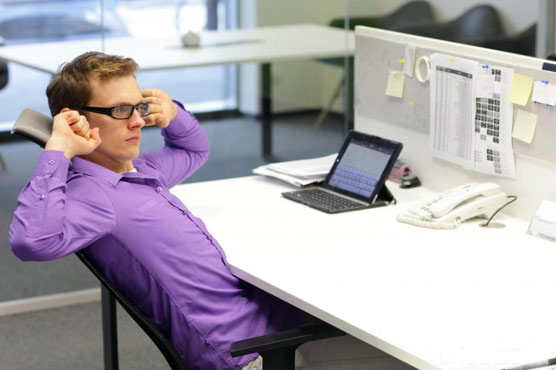 زیادہ دیر بیٹھیں گے تو جان سے جائیں گے : طبی ماہرین