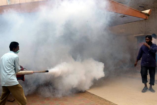 بلدیہ عظمیٰ کراچی نے عید پر معیاد ختم ہونے والی دوائی سے اسپرے کرنے کا فیصلہ کرلیا