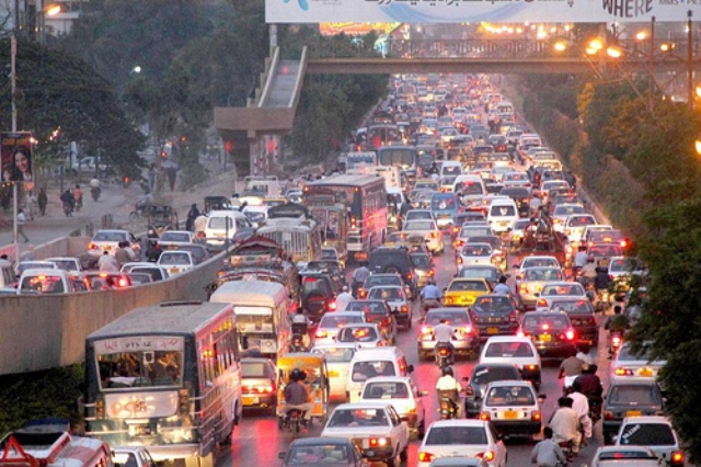 شارع فیصل کراچی کو چوڑا کرنا ہوگا