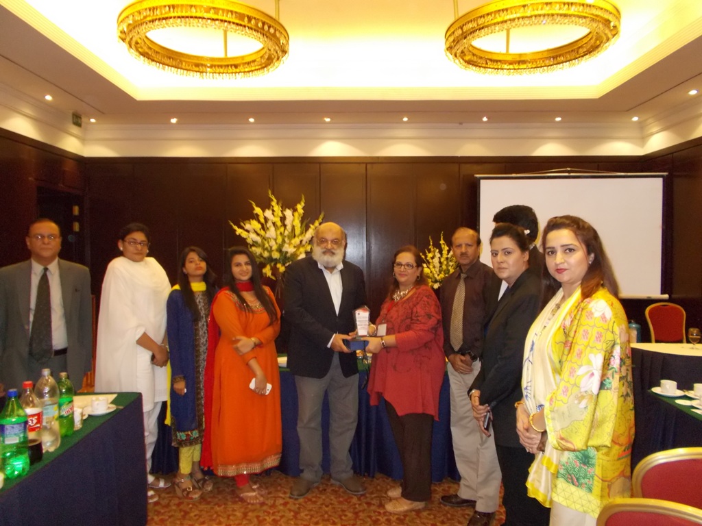 میڈیا کو سی پیک منصوبے پر جمی برف کو توڑنا ہو گا، سردار شوکت پوپلزئی