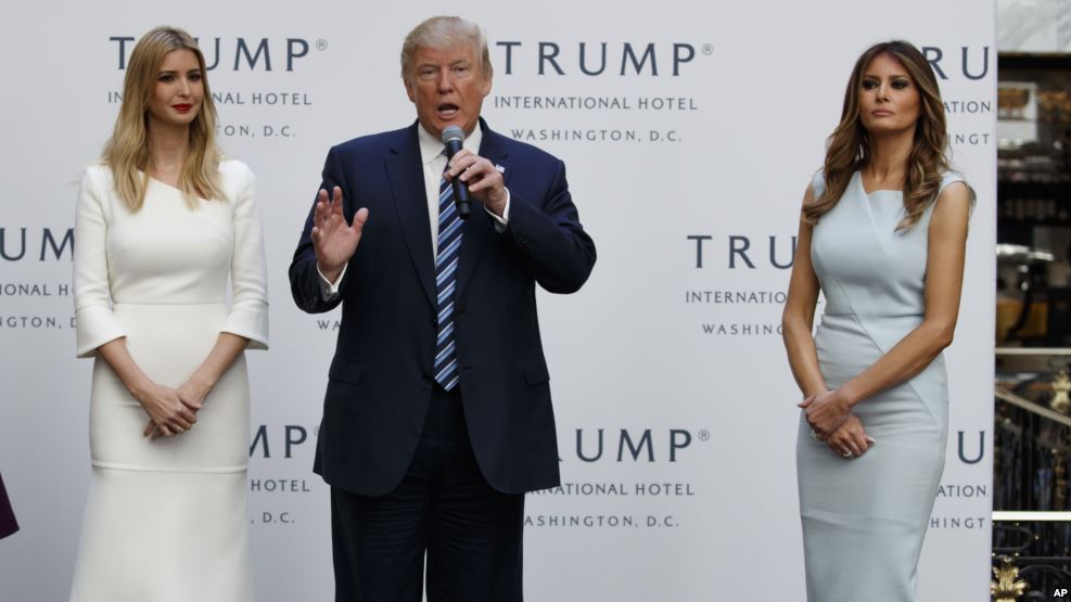 ٹرمپ نے اپنے ہوٹل کا افتتاح کیا، طرز تعمیر کی تعریف