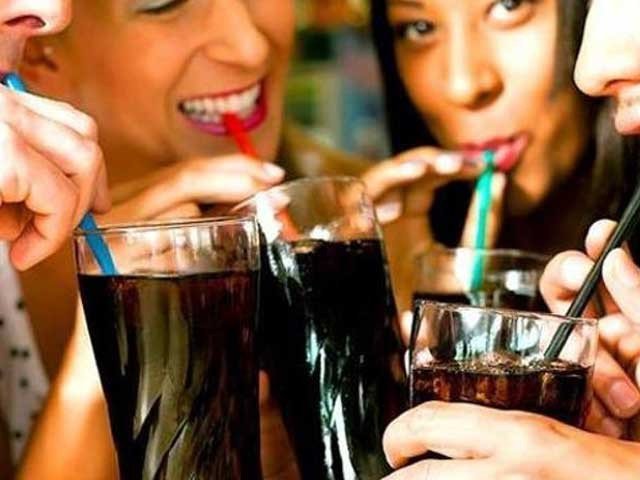 روزانہ 2 سافٹ ڈرنکس پینے سے ذیابیطس کا خطرہ دُگنا ہو جاتا ہے، تحقیق