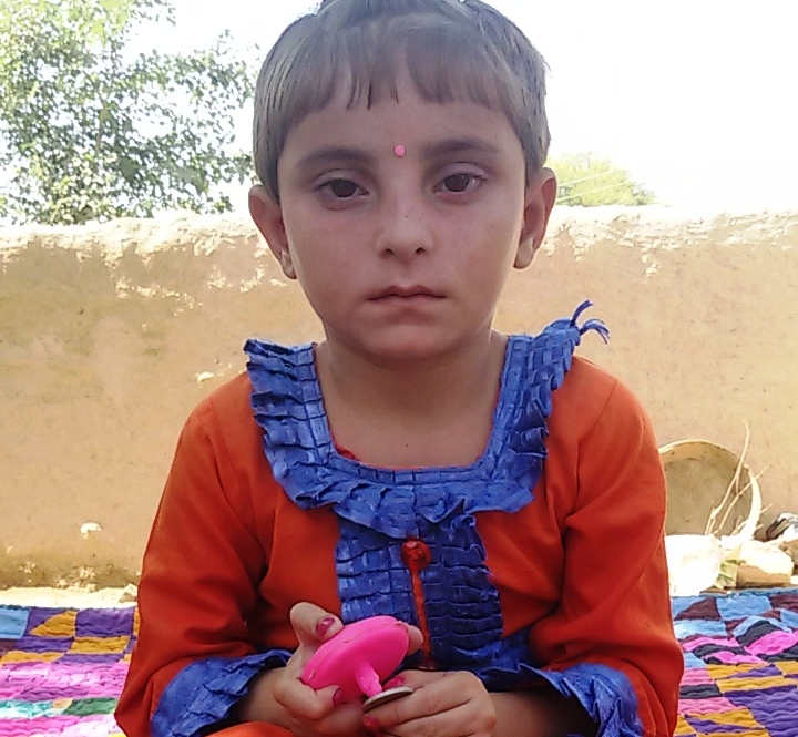 خیرپور ناتھن شاہ میں مزدور کی 7 سالہ بیٹی دل کے آرزو میں مبتلا۔ والدین۔ علاج کے لیے کسی مسیحہ کے منتظر