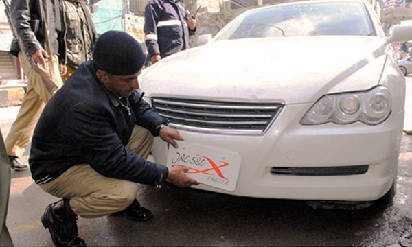 وزیر اعلیٰ پنجاب کی ہدایت پر جعلی نمبر پلیٹ کا استعمال کرنے والی گاڑیوں کے خلاف کریک ڈائون