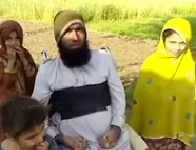 لاکھوں روپے علاج پر خرچ کرنے سے بھی گل شاہ کا بدن ویسا ہی مفلوج ہے