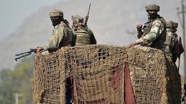 سرینگر میں فورسز پر فائرنگ سے ایک اہلکار ہلاک، آٹھ زخمی