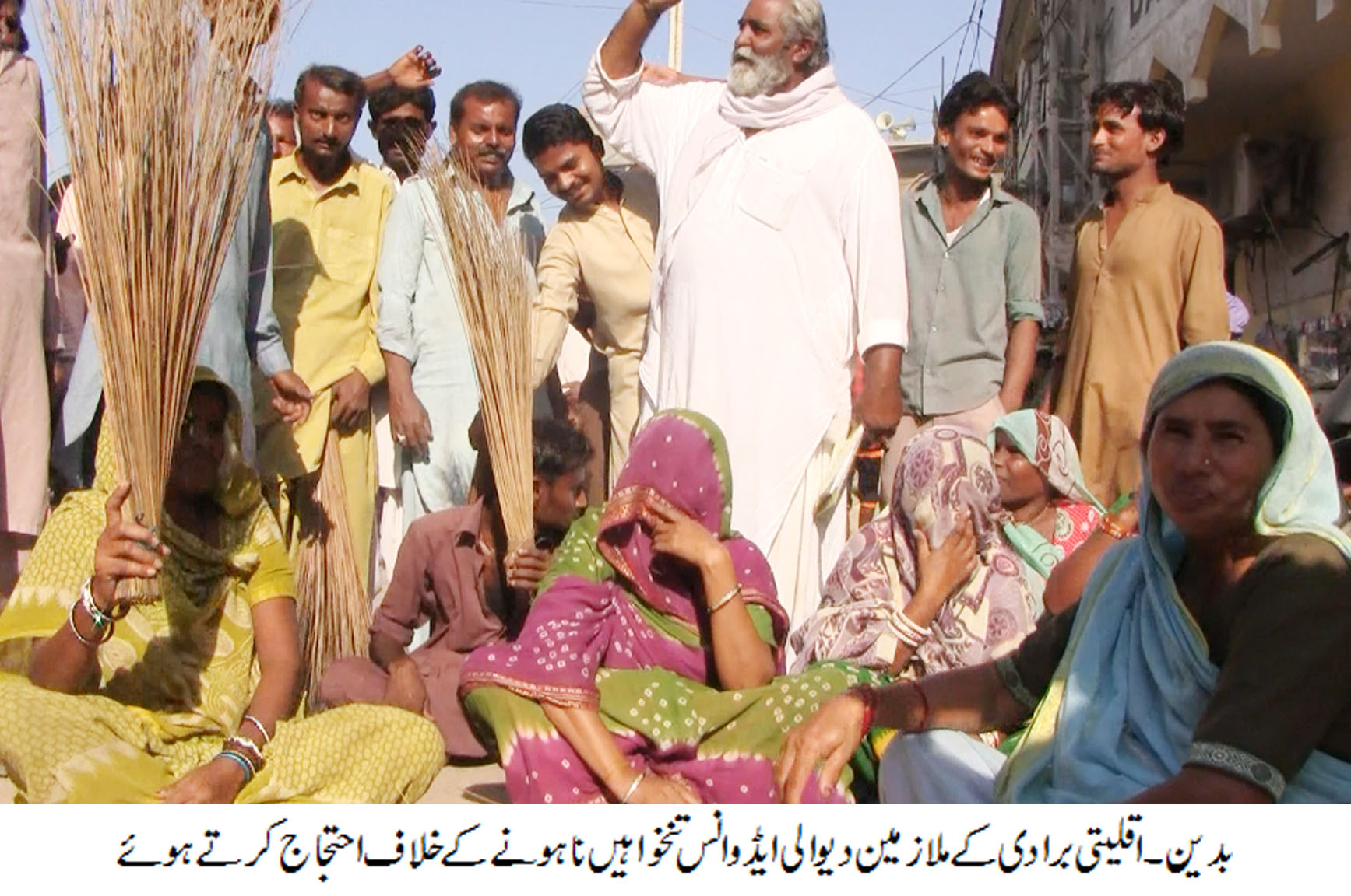 بدین تعلقہ میونسپل کمیٹی کے سینکڑوں ملازمین کا ایڈوانس تخواہیں نا ہونے کے خلاف احتجاجی مظاہرہ