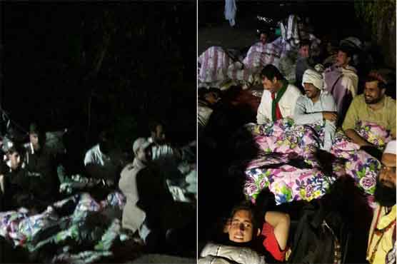 بنی گالا میں تحریک انصاف کے کارکنوں نے خیمے لگا لئے