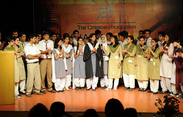 بڑا کھٹن ہے راستہ، جو آسکو تو ساتھ دو