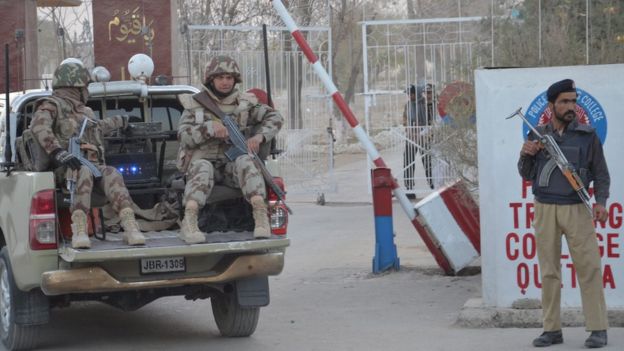 کوئٹہ میں دہشت گردی میں 61 ہلاکتیں، وزیراعظم کی سربراہی میں اہم اجلاس