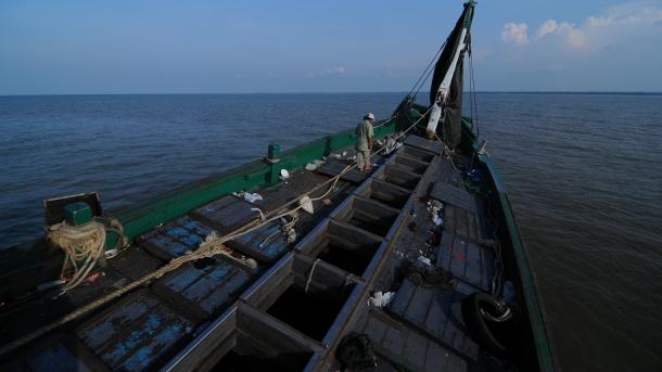 انڈو نیشیا میں کشتی ڈوبنے سے 20 افراد ہلاک 30 سے زائد لاپتہ