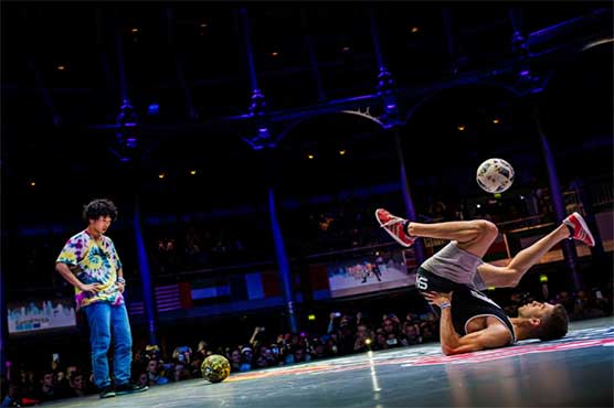 سٹریٹ سٹائل فٹبال کا عالمی ٹائٹل کارلوس لاکونو نے جیت لیا