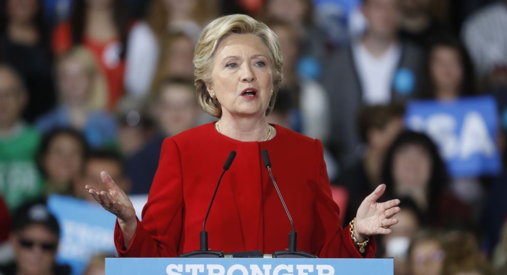 ہیلری کی ای میلز کی نئی تحقیقات کے اعلان پر شدید ردعمل