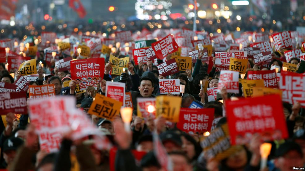 جنوبی کوریا کے صدر کے خلاف بڑا مظاہرہ، کرپشن کے الزامات