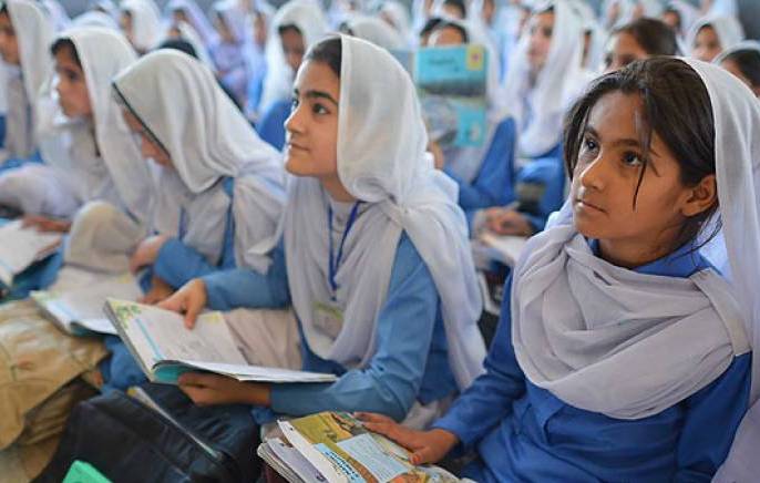 سکولوں کا ماحول اور مشکل ترین نصاب تعلیم