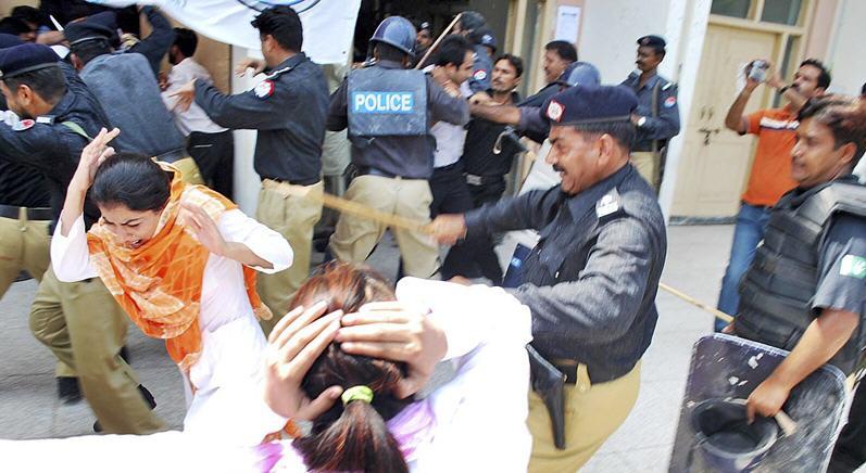 چادر اور چار دیواری کا تقدس پامال کیوں کیا جا رہا ہے؟