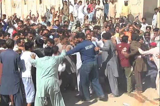 گلشن معمار پر قبضہ ختم کرانے کیلئے کارروائی، قابضین مشتعل ہو گئے