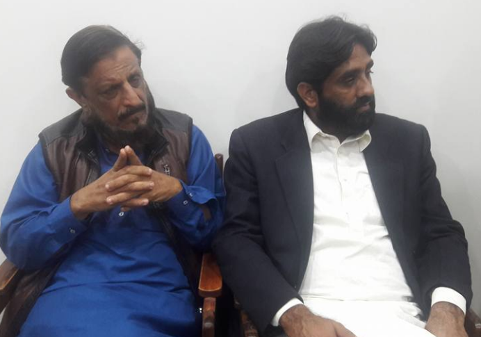 سینیٹر جنرل (ر) عبدالقیوم کی تلہ گنگ ٹائمز اور حارث عبداللہ ٹریول اینڈ ٹورز دفتر واقعہ الکرم پلازہ آمد