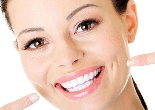 دانتوں کو موتیوں جیسا چمکدار بنانا اب بہت آسان