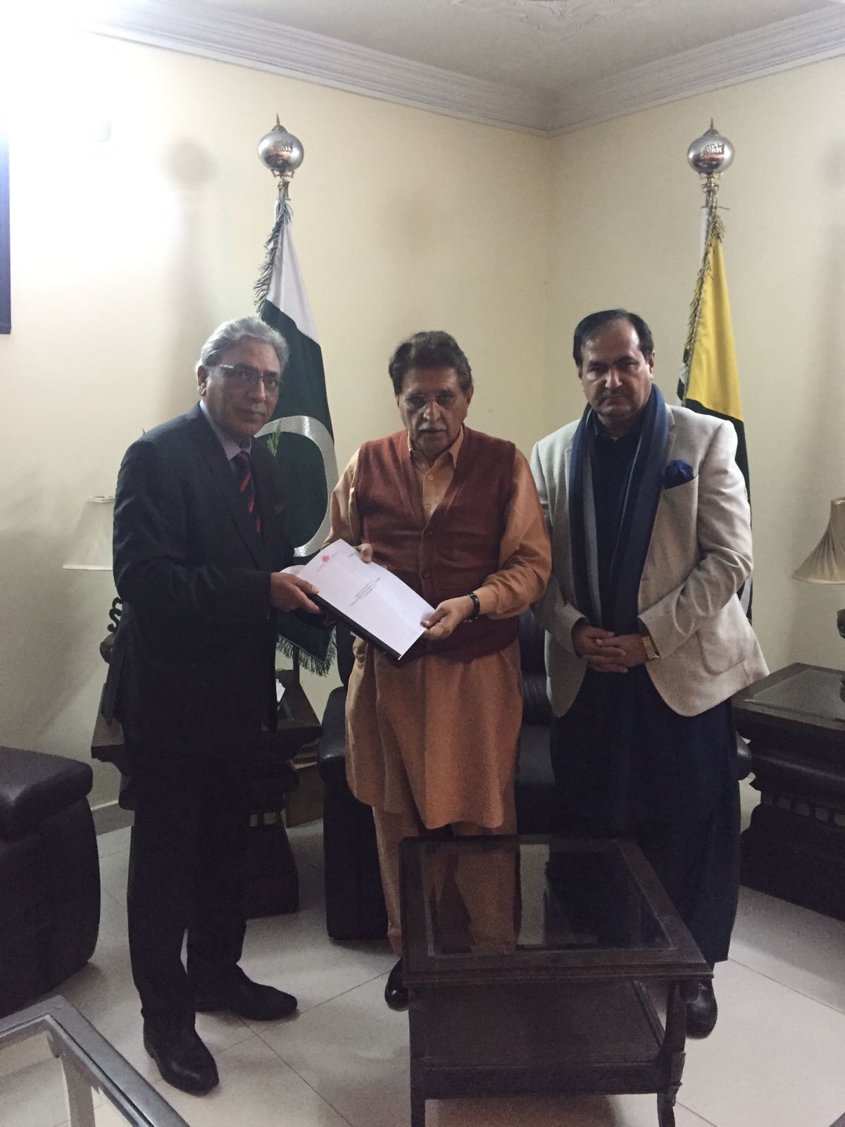 چیئرمین کشمیر کونسل ای یو علی رضا سید کی وزیراعظم آزاد کشمیر راجہ فاروق حیدر خان سے  ملاقات