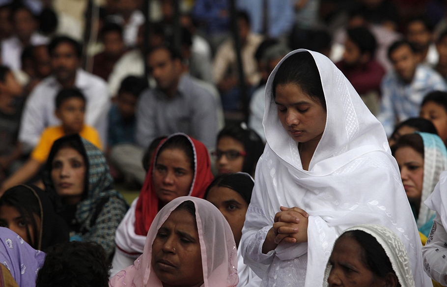 اندھیروں سے روشنی کی طرف لانے اور آنے پر پابندی