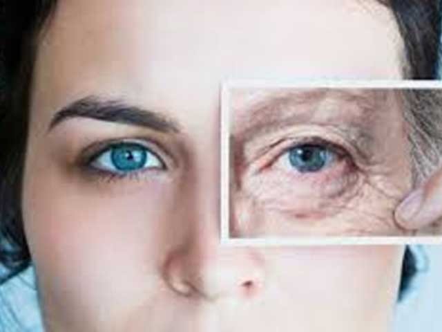 جلد کو عمر رسیدگی کے اثرات سے بچانے والی 6 عام غذائیں