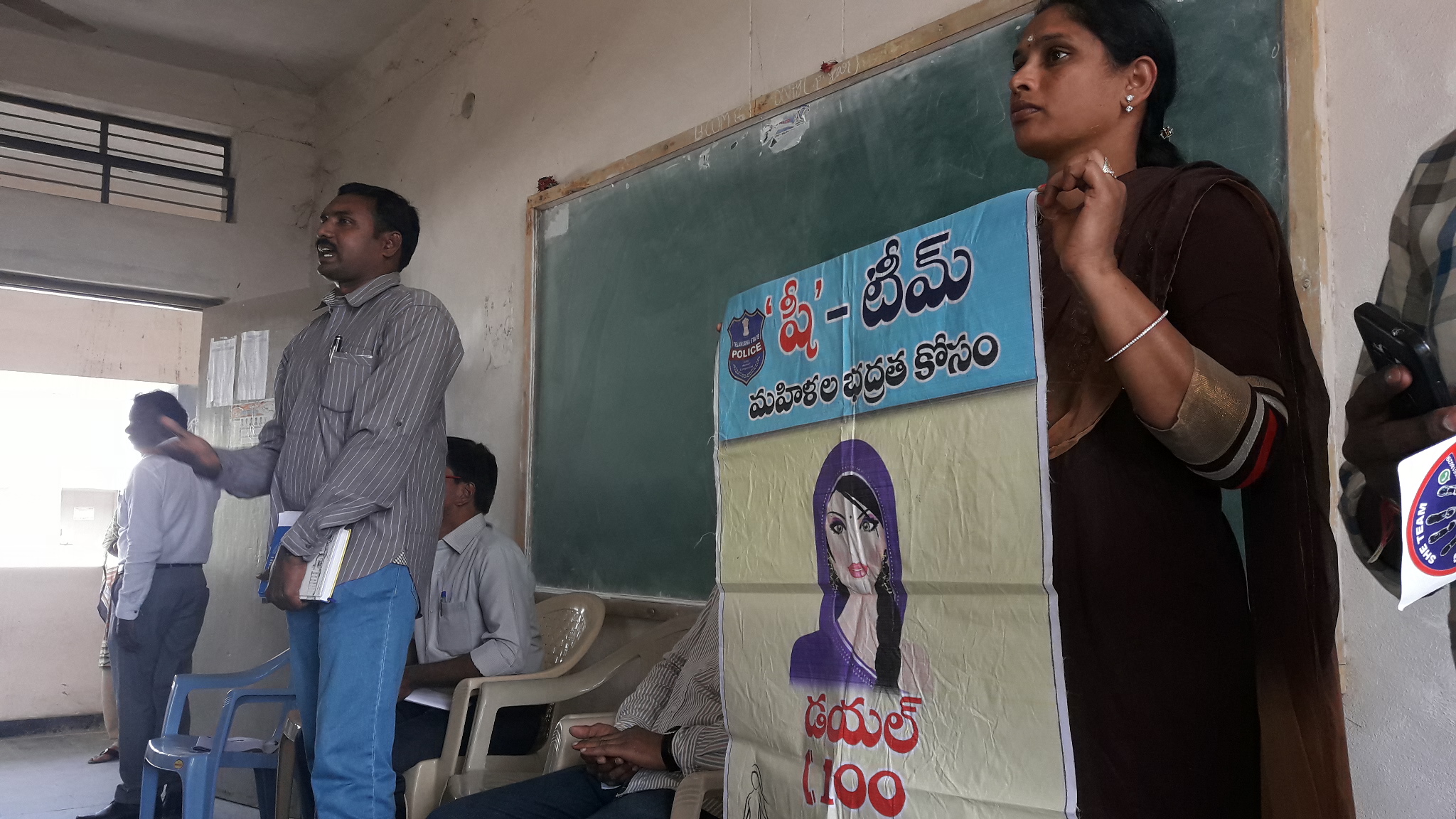 گری راج کالج نظام آباد میں شی پولیس ٹیم کی جانب سے آگہی پروگرام