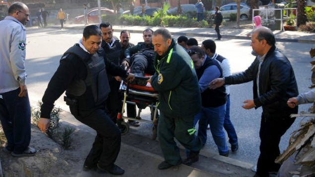 قاہرہ میں بم دھماکہ، چھ پولیس اہل کار ہلاک