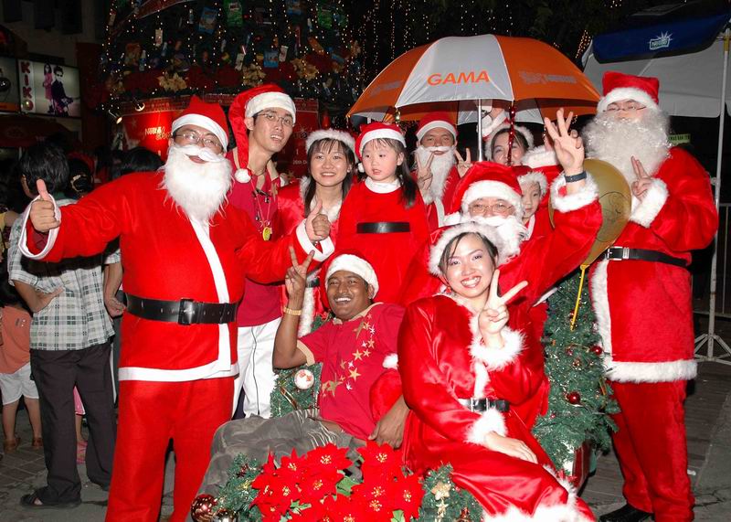 ہمیں کرسمس یقینی طور پر منانا چاہئے