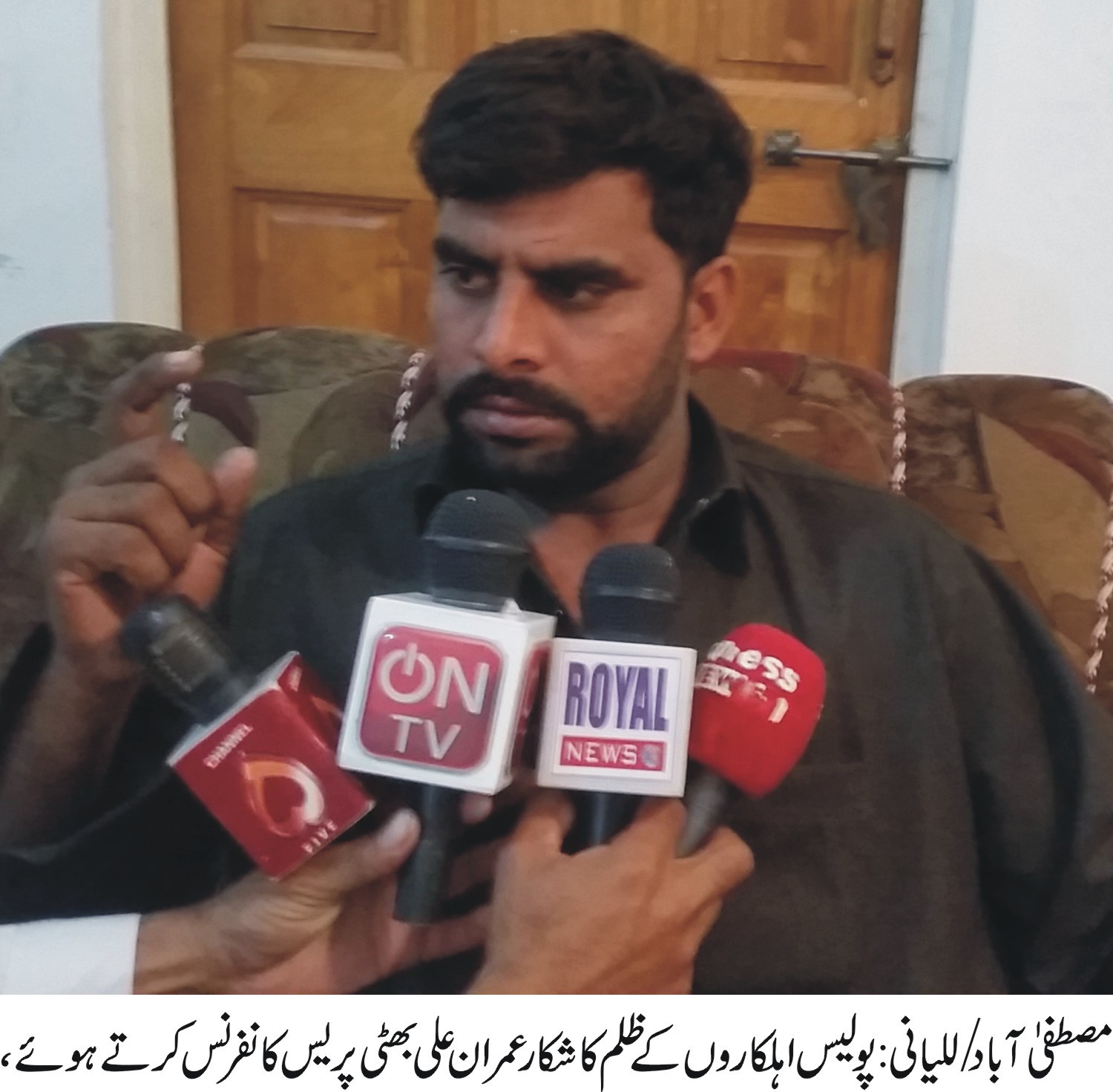 مٹی نہ دینے پر ڈمپر مالک پر پولیس اہلکاروں کا تشدد