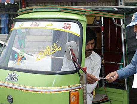 کٹتا تو خربوزہ ہی ہے نہ