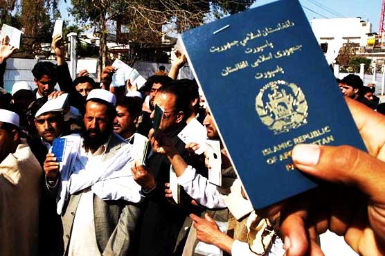 ایران نے 8 ہزار افغان پناہ گزینوں کو ملک سے بیدخل کر دیا
