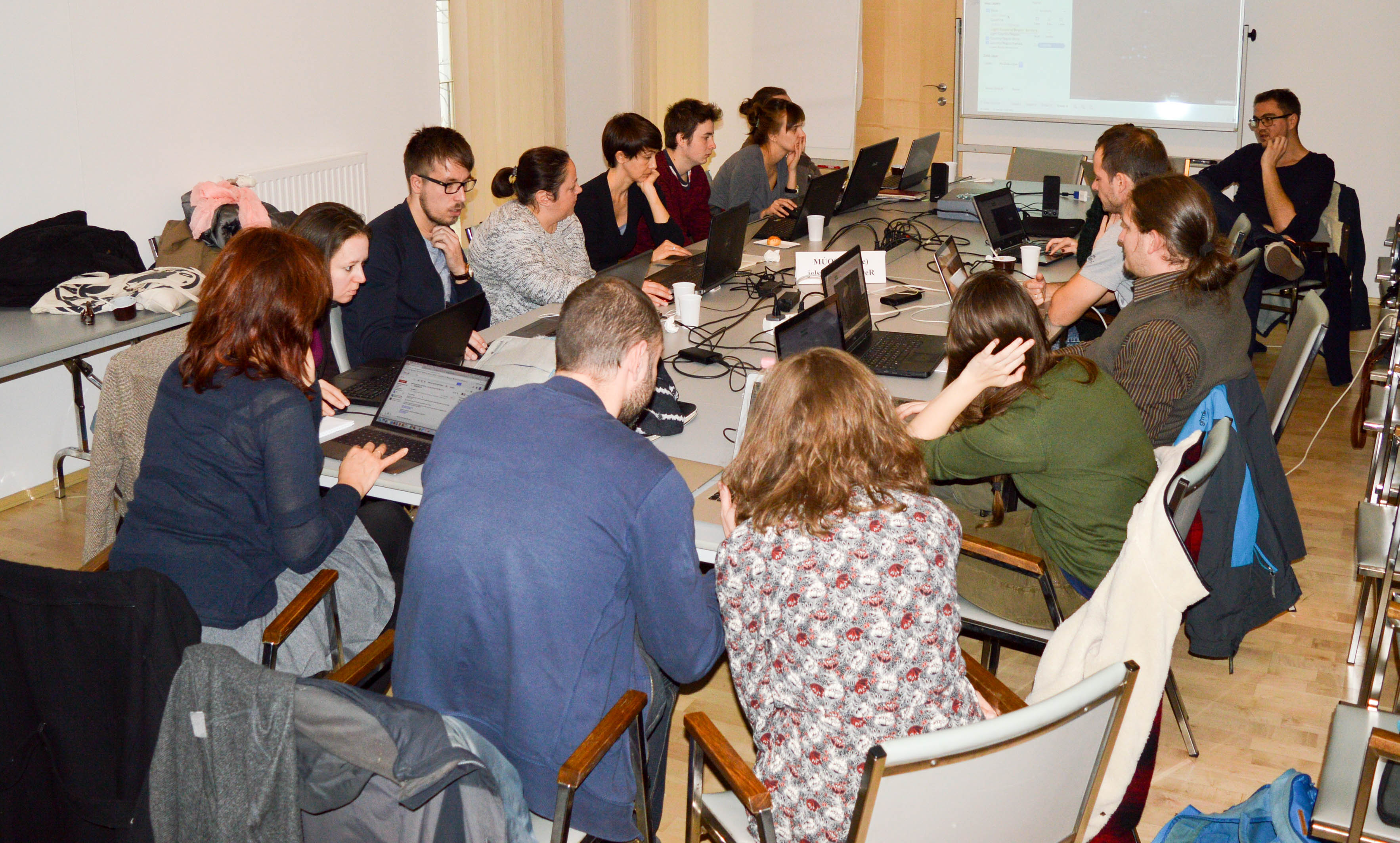 دلائل و براہین کو ”بحث و نظر” کا حصہ بنائیے!