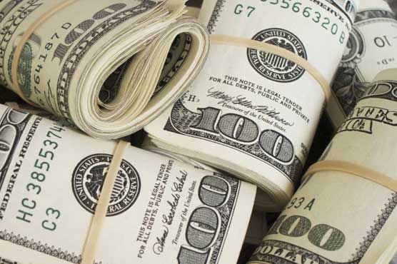 انٹر بینک میں ڈالر سستا، اوپن مارکیٹ میں مہنگا ہو گیا