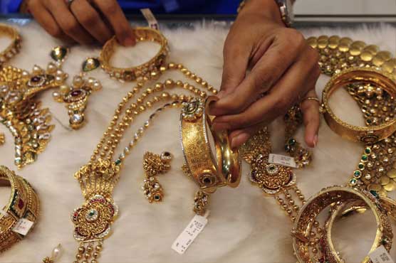 سونے کے نرخ میں اضافے کا سلسلہ جاری،400 روپے مزید مہنگا