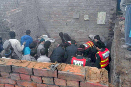 گوجرانوالہ : مکان کی چھت گرنے سے ایک خاندان کے 5 افراد جاں بحق