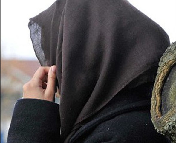 لندن: ریسٹورنٹ میں نامعلوم شخص کی مسلم خاتون کا حجاب پھاڑنے کی کوشش