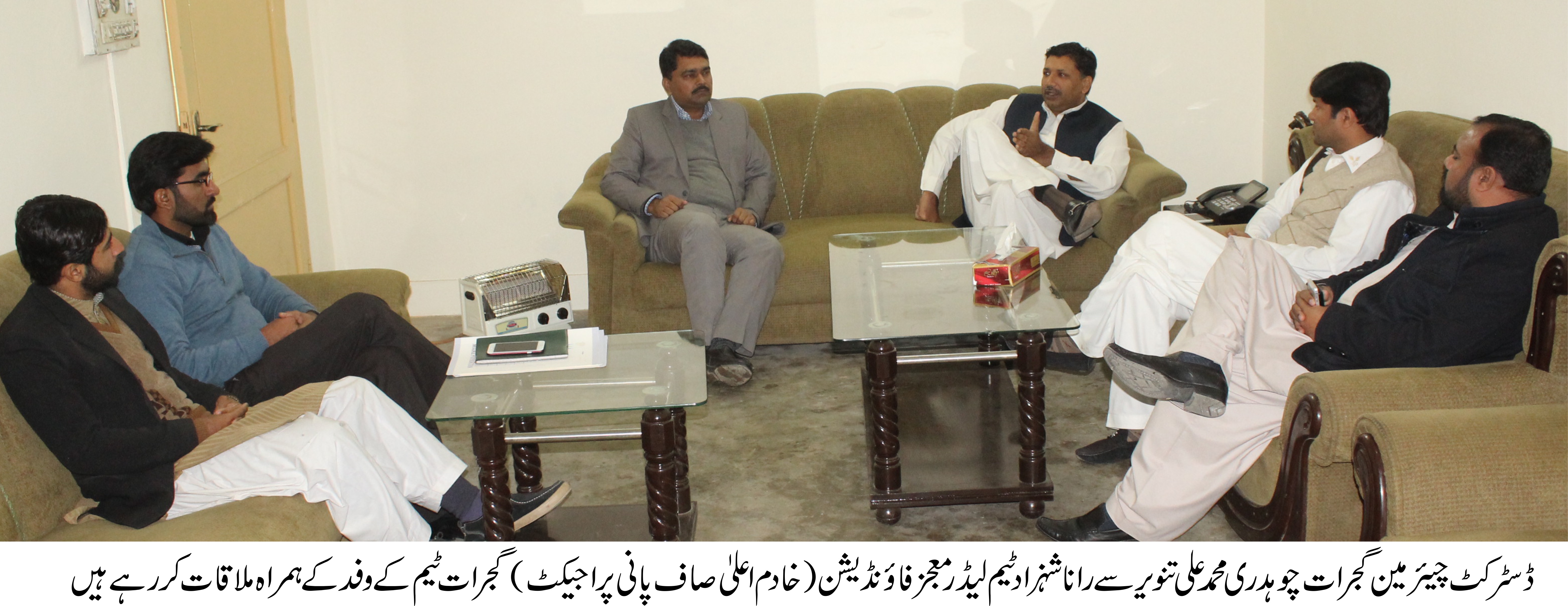 ڈسٹرکٹ چیئرمین چوہدری محمد علی تنویر سے خادم اعلیٰ صاف پانی پراجیکٹ کے وفد کی ملاقات