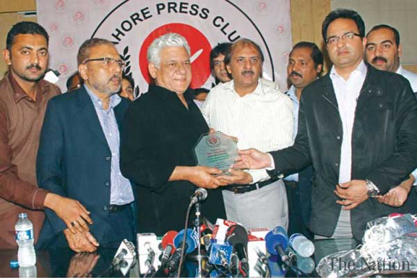 بھارتی اداکار اوم پوری امن کی شمع جلا گئے