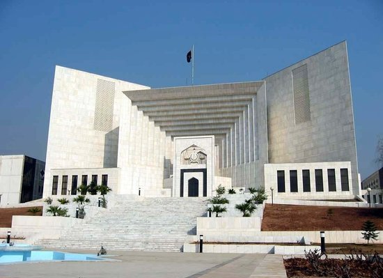 پاناما کیس : سپریم کورٹ میں ایک اور ہنگامہ خیز دن، مریم نواز کے وکیل کے دلائل جاری