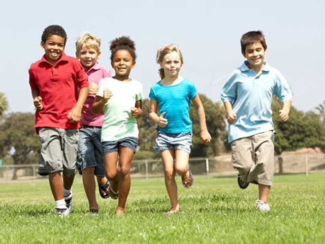بچوں کو خوش رکھنا ہے تو انہیں ورزش کا عادی بنائیں