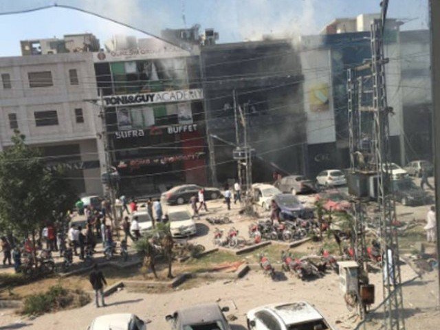 لاہور ڈیفنس میں بم دھماکے کے بعد اب رینجرز کو پنجاب میں کاروائی کا آغاز کر دینا چاہیے۔ عائشہ خان