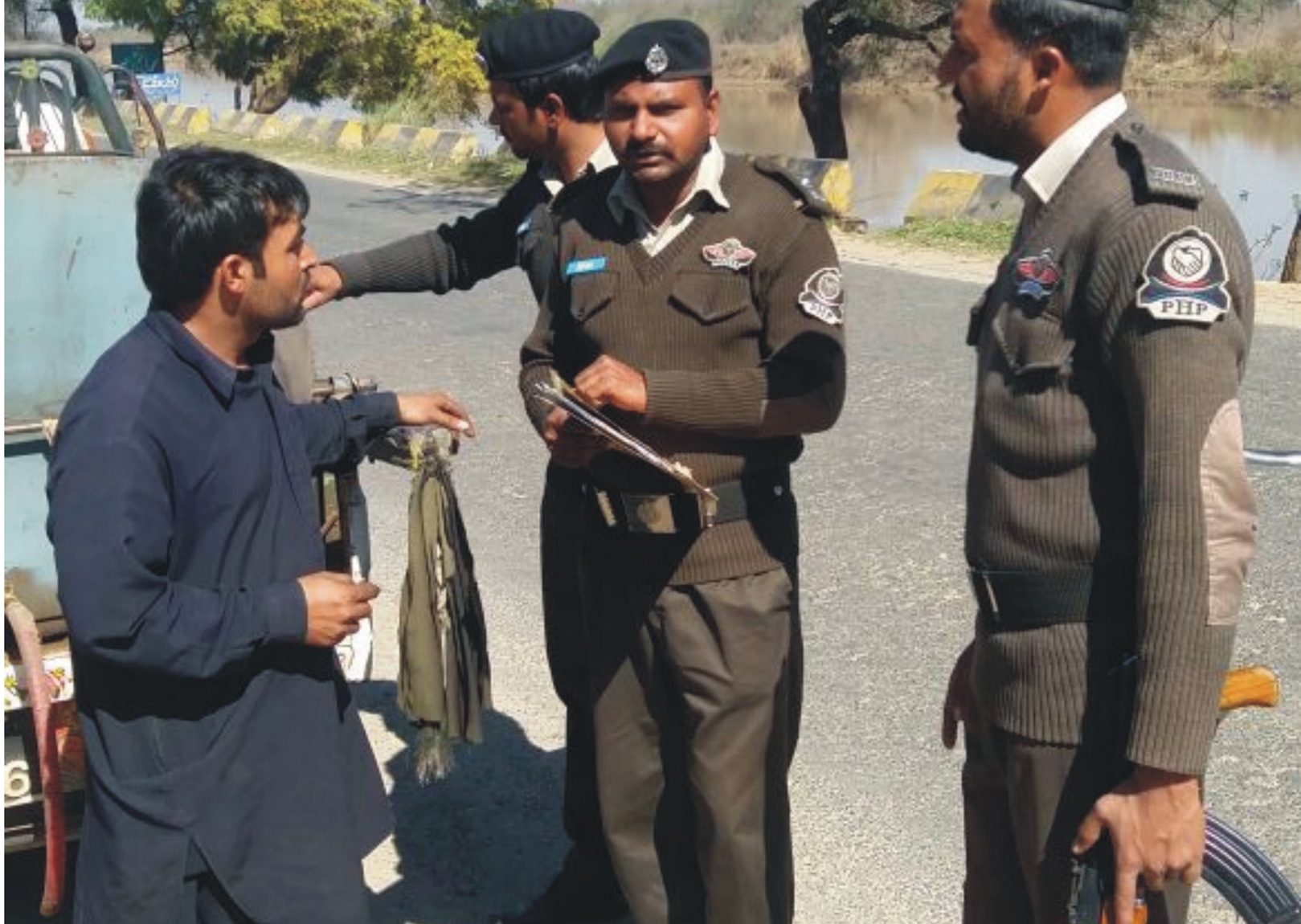 محمد عرفان کھوہار نے  ضیاء ماڈل سکول کے طلباء کو ٹریفک قوانین سے آگاہی کے بارے لیکچر دیا